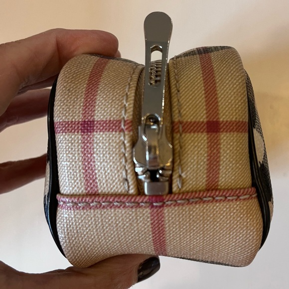 Burberry Nova Check cosmetic bag and/or vanity case. - Picture 9 of 16